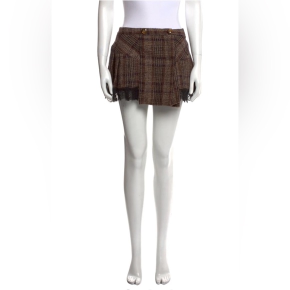 DOLCE & GABBANA
Plaid Print Mini Skirt
Size: S | US4, IT40 - Picture 2 of 7